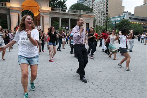 Using Flash Mobs For Wedding Proposals The New York Times