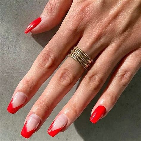 red french en 2021 vernis à ongles ongles rouges idées vernis à ongles