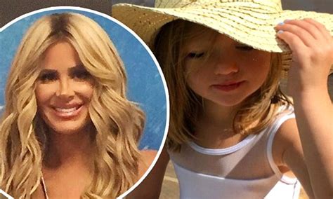 Kim Zolciak S Daughter Poses Up A Storm On Mom S Instagram Daily Mail My Xxx Hot Girl