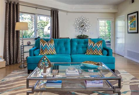 Traditional Style Teal Living Room Decor With Teal Velvet