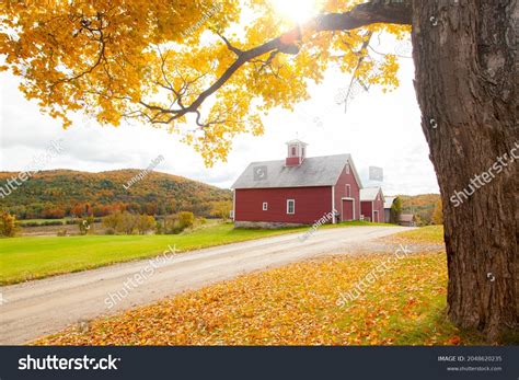 36538 Autumn Barn Images Stock Photos And Vectors Shutterstock
