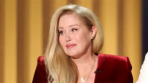 a tearful christina applegate s surprise emmys appearance will give you goosebumps watch hello