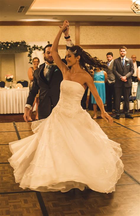 No one knew I had a budget wedding: Craigslist dress, Craigslist