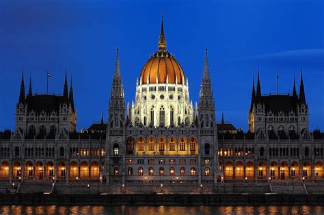 35 Impressive Photos Of Hungarian Parliament Building In Budapest