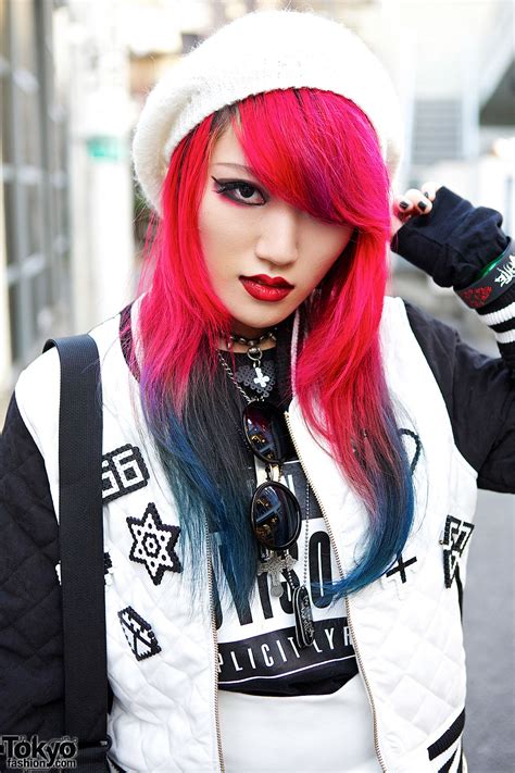 Keep adding dye/conditioner until you get your desired shade. Moth in Lilac Guitarist w/ Pink-Blue Dip Dye Hair in Harajuku