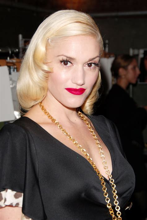 Glamour Fashion Sexy Singer Gwen Stefani