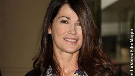 Incoherent Kim Delaney Escorted Off Stage In Philadelphia Inside Edition