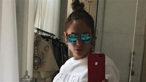 Jennifer Lopez Flaunts Her Insane Abs In Mirror Selfie