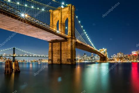 Illuminated Brooklyn Bridge By Night — Stock Photo © Mandritoiu 82409440