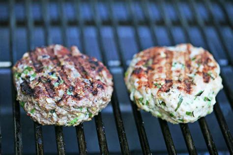 Spicy Grilled Turkey Burger With Coleslaw Recipe