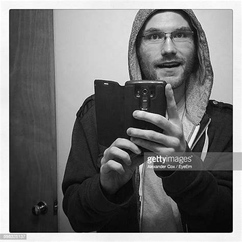 man selfie mirror photos and premium high res pictures getty images