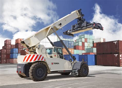 Terex Port Solutions Presents New Generation Reach Stacker Yellow