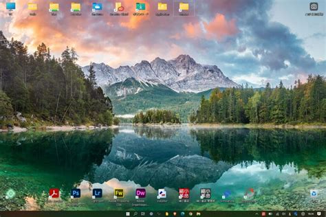 Windows 11 背景画像（壁紙）に悩んだら Microsoft 配布の美しいランダム風景画像に設定してみよう【スポットライト機能