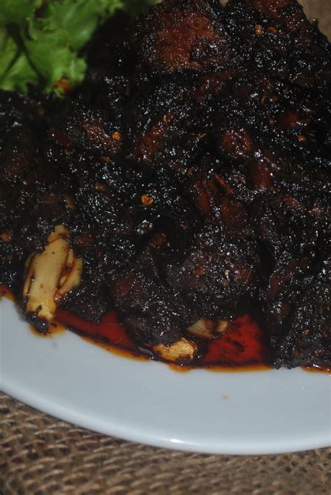 Dendeng sapi ialah daging yang dipotong tipis jadi serpihan, bagian lemaknya dibuang. PATYSKITCHEN: DENDENG DAGING PERAK