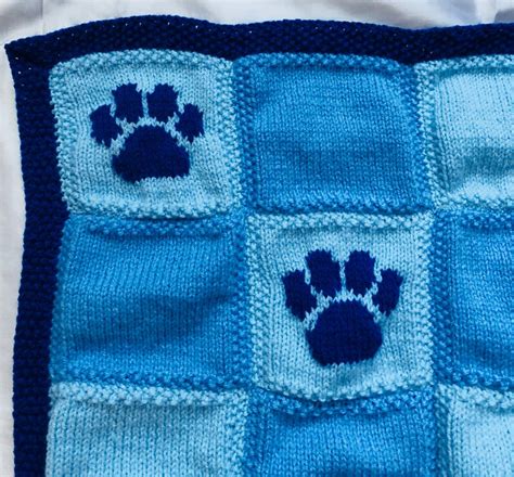 Paw Prints Knitted Dog Blanket Pet Bedding Pet Supplies Jan