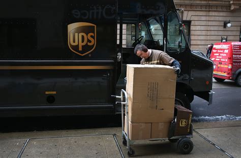 How Does Ups Ship Overnight Packages This Time Lapse Video Shows The