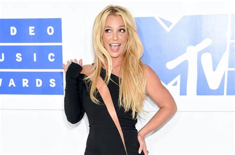 Britney Spears Strips Down Covers Her Baby Bump With Pup In Nsfw Pics