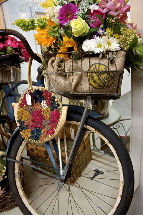 Flowers In A Vintage Bicycle Basket Legpuzzels Fietsen Manden