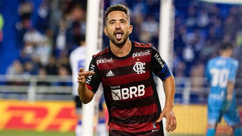 Everton Ribeiro pode alcançar feito histórico pelo Flamengo na Libertadores