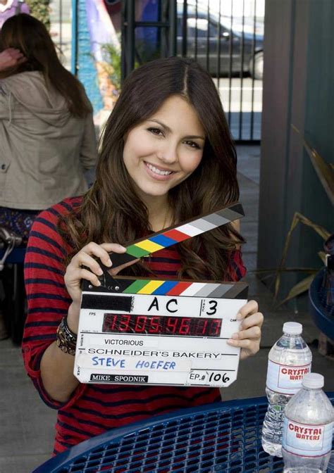 Victoria Justice Shared Beautiful Old Photos From Victorious Set