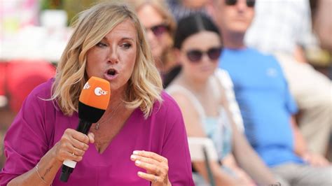 ZDF Fernsehgarten Andrea Kiewel stellt grapschenden Zuschauer bloß