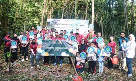Csr Project Participants Of Diploma In Diplomacy Organises Tree