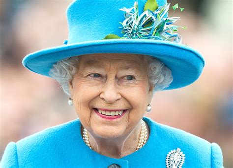 Queen Elizabeth Makes First Outdoor Appearance After Testing Positive
