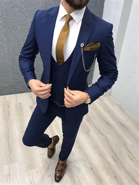 Handcrafted from fine wool twill, the navy blue suit is a dior men signature. Buy Navy Blue Slim Fit Wool Suit by Gentwith.com with Free ...