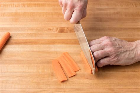Follow these easy steps to learn this cool cooking trick. How to Easily Julienne Carrots in 2020 | How to julienne carrots, Carrots