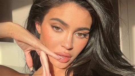 Kardashian Fans Mock Kylie Jenner For Smelling Her Finger While Posing In A Bra In Bizarre New