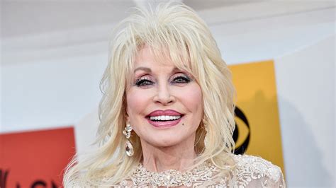 Dolly Parton Shares The Only Reason Shed Be Caught Without Makeup ‘it