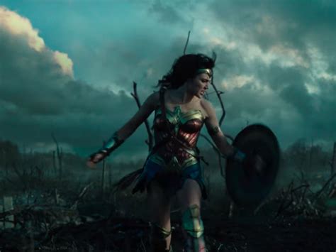 Why Movie Critics Are In Love With Wonder Woman Business Insider