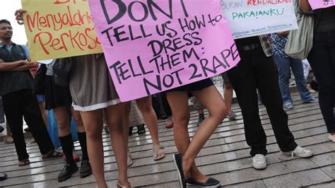 Men In Indonesia Are Wearing Skirts To Protest Violence Against Women Indy100 Indy100