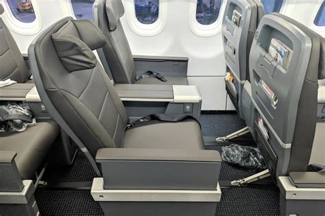 Review American Airlines A321neo First Class Orlando Phoenix Free