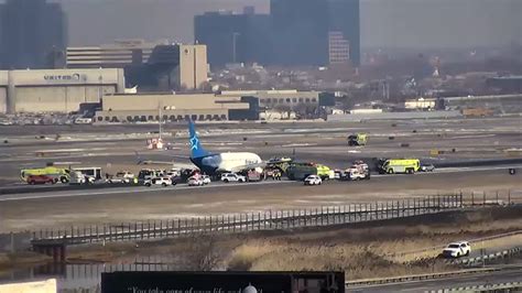 Plane Makes Emergency Landing At Newark Airport After Reports Of Fire In Cargo Hold Abc7 New York