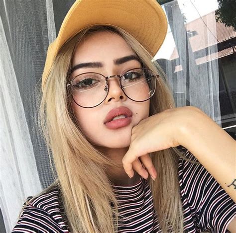 Pin De Redactedhkwwmaf En Lily May Mac Fotos Con Lentes Lentes Mujer Lentes De Mujer