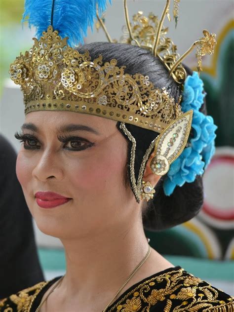 Javanese Dancers