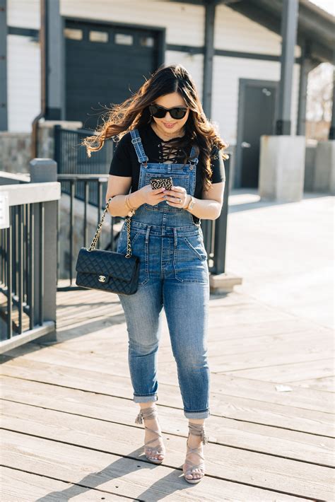 How To Style Denim Overalls Spring Fashion Sandy A La Mode