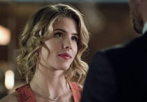 Did Felicity Survive The Explosion In Arrow Season 5s Finale Inverse