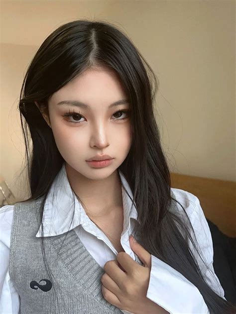 Save Follow🤍 Edgy Makeup Fashion Makeup Pretty Asian Beautiful Asian Girls Girl Inspiration