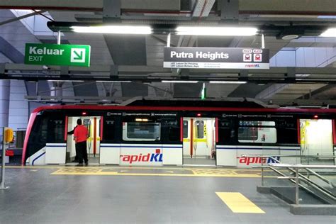This is an integrated station where kelana jaya line meets the ampang line. Putra Heights LRT Station - klia2.info