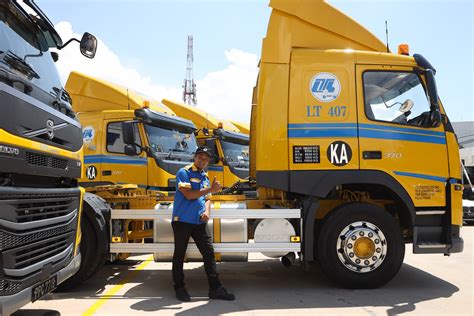 Fm global logistics (m) sdn bhd. Volvo Trucks serah 38 trak prime mover Volvo FM kepada LTS ...