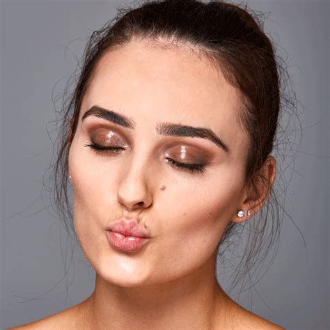 How To Wear Glossy Makeup Popsugar Beauty Australia