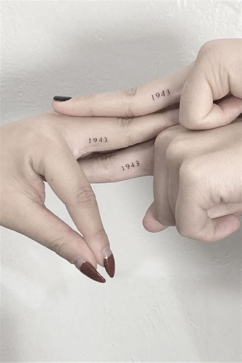 26 Amazing Finger Tattoos Designs Page 4 Of 26 Lily