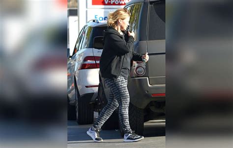 Jennie Garth Looks Unrecognizable In Tight Yoga Pants