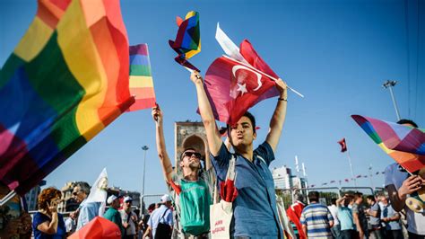 Istanbul Gay Pride Organisers To Stage Rally Despite Ban
