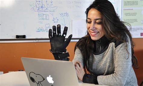 Vibrating Touch Gloves Let Couples Touch Long Distance