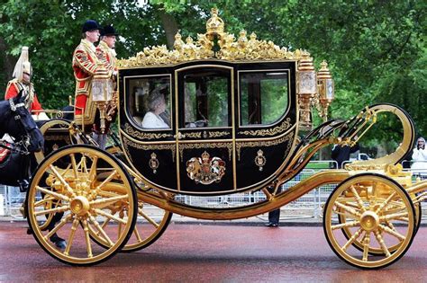 Carriage Of Queen Elizabeth Ii Antique Cars Horse Drawn Wagon Royal