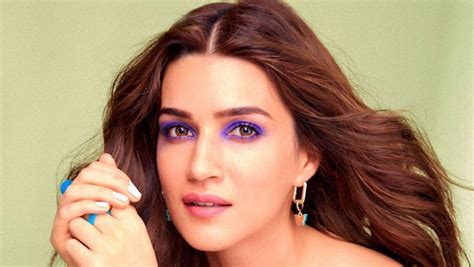 Birthday Special 4 Times Kriti Sanon Made A Beauty Statement With Colourful Eye Makeup