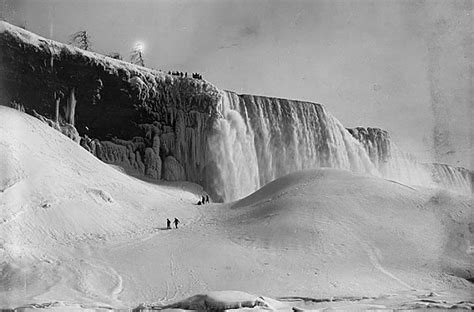 Stunning Vintage Photos Capture Frozen Niagara Falls In Late 19th And